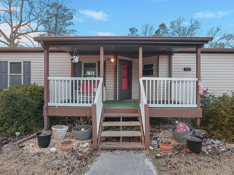 312 Queens Rd — Photo 1