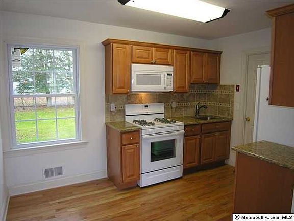 5th image of 334 Yorktown Dr