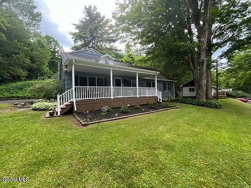 3rd image of 131 Lovers Leap Road