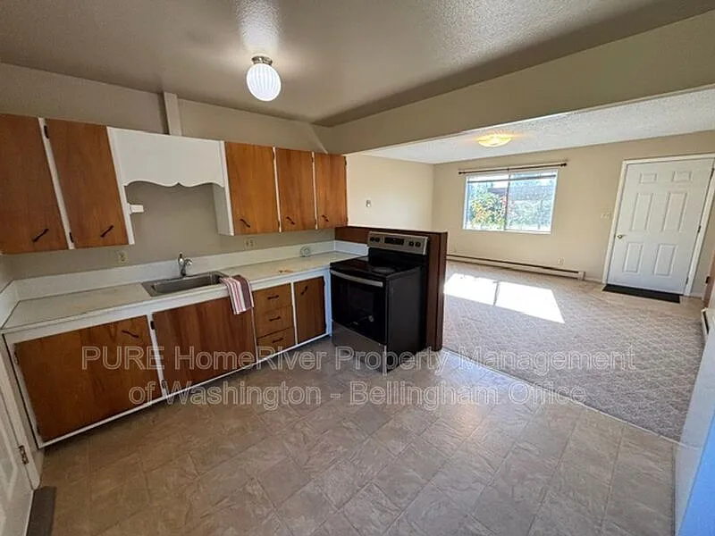 2 bed, 1.0 bath, 800 sqft — Photo 4