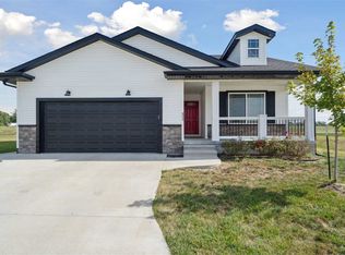 824 Heartland Ct, Fairfax, IA 52228