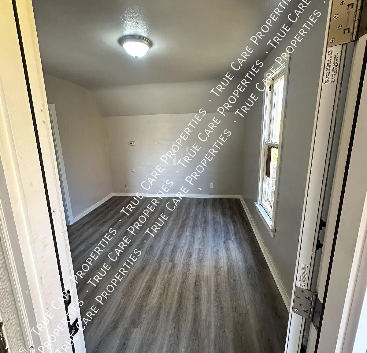 Remodeled 1-Bedroom Upstairs Apartment in Elkhart — Photo 2