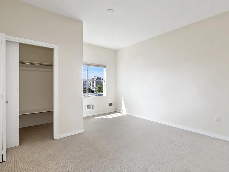 1600 Webster St #409 — Photo 3