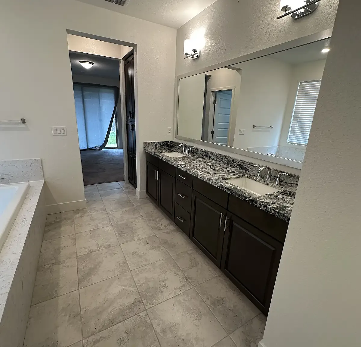 3 bed, 1950 sqft, $1,300 — Photo 2