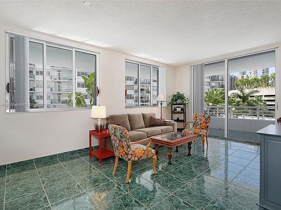 3rd image of 1402 Brickell Bay Dr APT 403