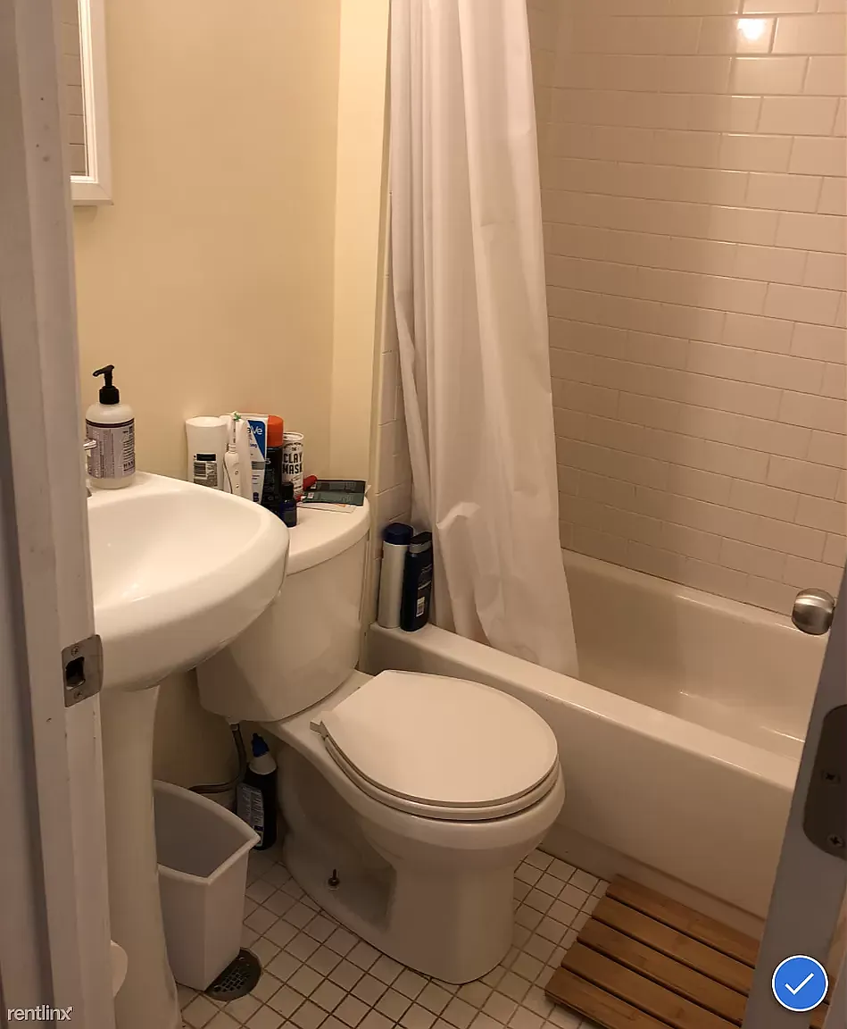3 bed, 9999 sqft, $5,200 — Photo 1