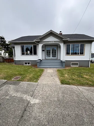 1708 McPherson Ave Photo 1