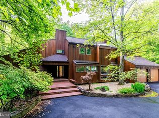 9700 Beach Mill Rd, Great Falls, VA 22066