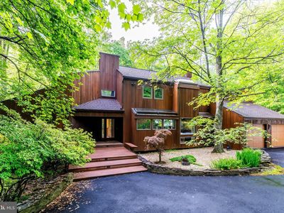 9700 Beach Mill Rd, Great Falls, VA, 22066