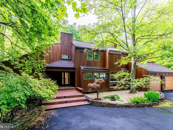 9700 Beach Mill Rd, Great Falls, VA 22066