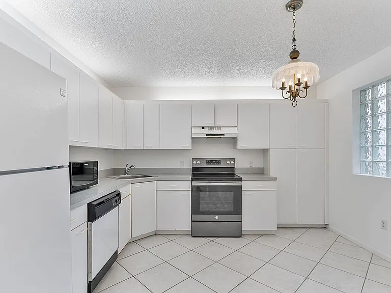 4400 NW 30th St #328 — Photo 3