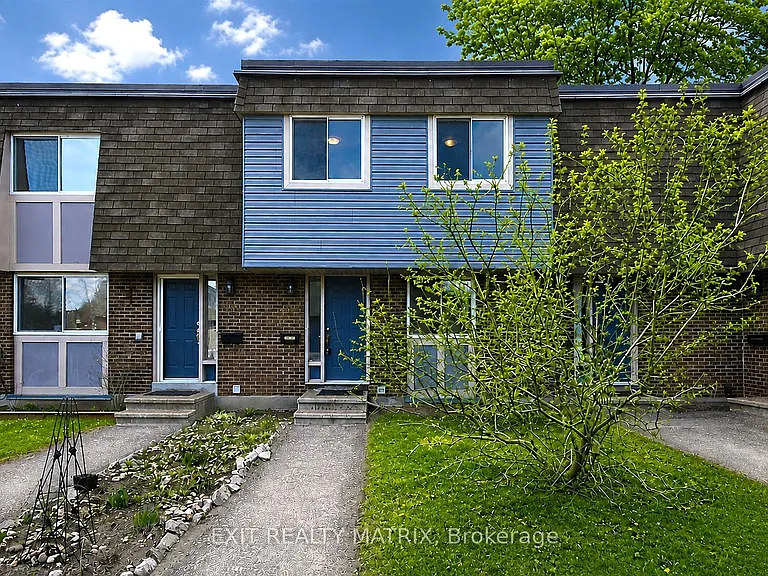 2988 Fairlea Cres — Photo 1