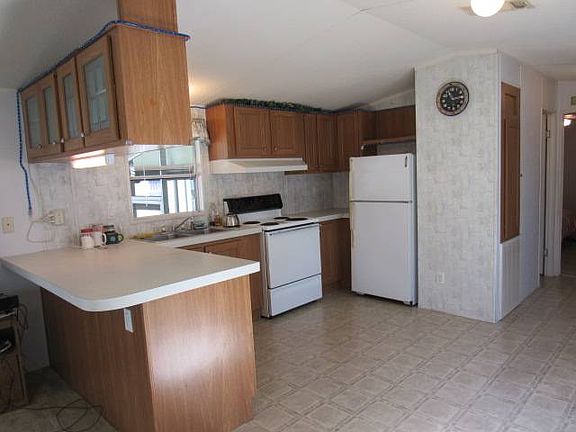 5th image of 1003 Elm Ave
