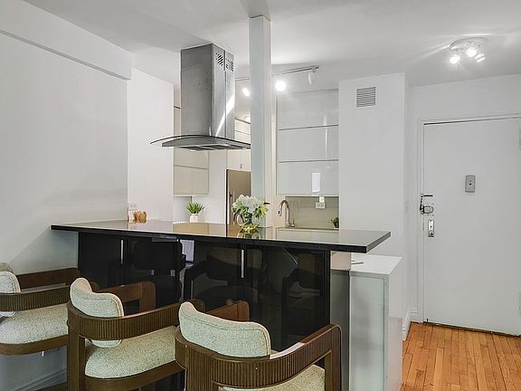 4th image of 330 E 70th St APT 4F