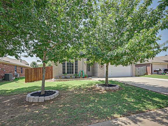3rd image of 1361 Meadowbrook Ln