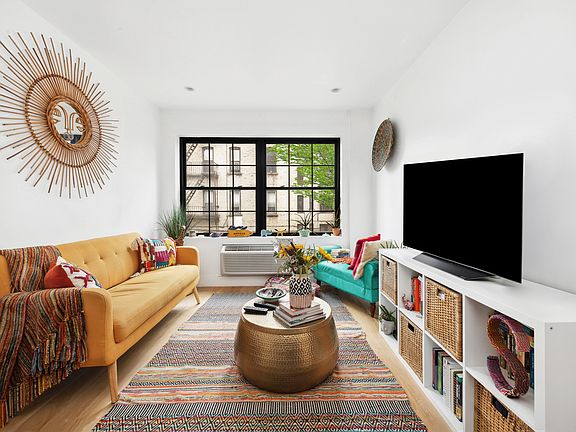 2nd image of 490 Van Buren St #2R