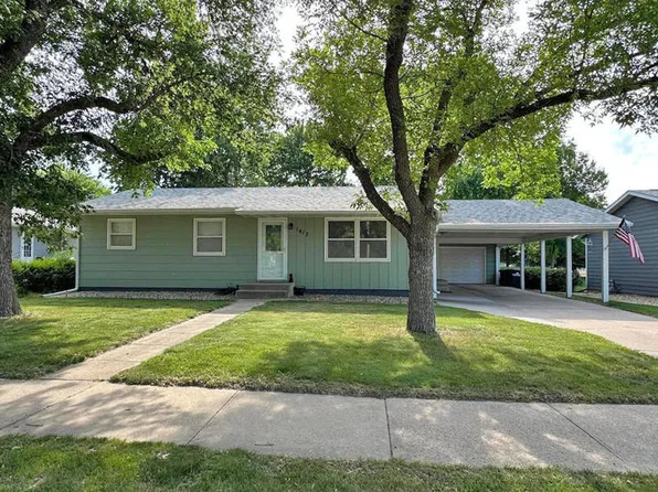 1417 N Kimball St, Mitchell, SD 57301