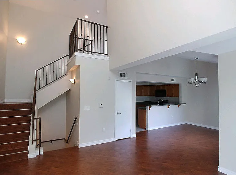 Almeria Townhomes — Photo 24