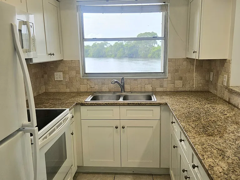 630 Southwind Cir #8 — Photo 11