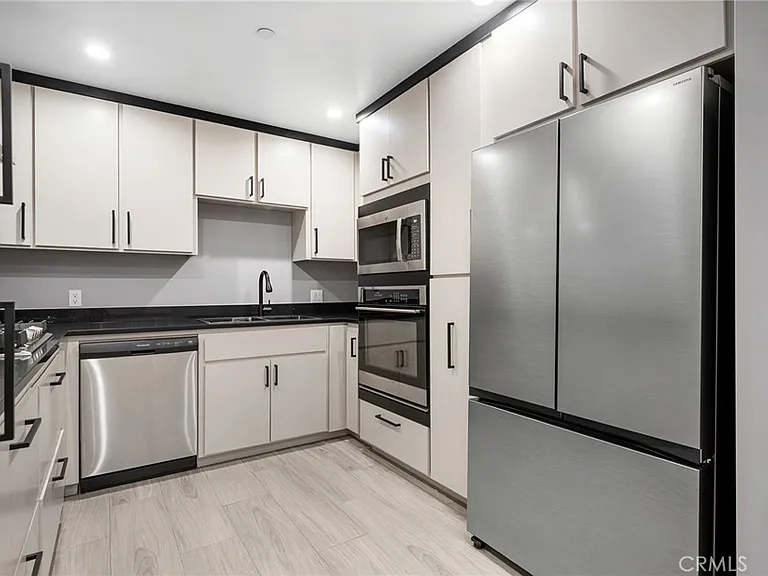 1361 Alameda Ave #A — Photo 8