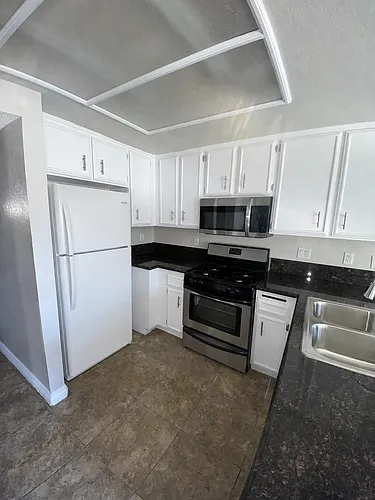 1112 S Cypress Ave #48 Photo 1