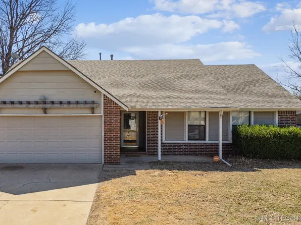 408 W 35th Pl, Sand Springs, OK 74063