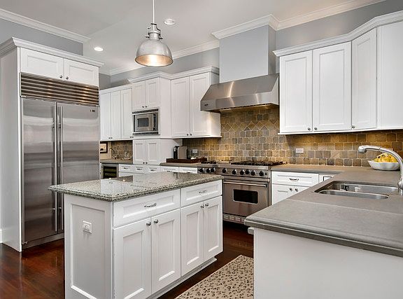 4th image of 1440 W Wellington Ave