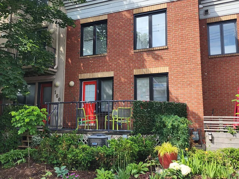 158 Rochester St W — Photo 2