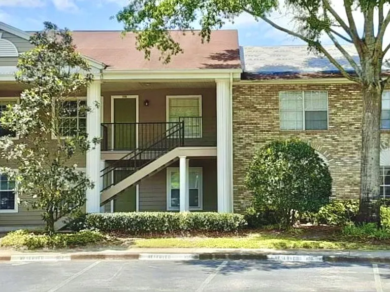 124 Reserve Cir #208 — Photo 2