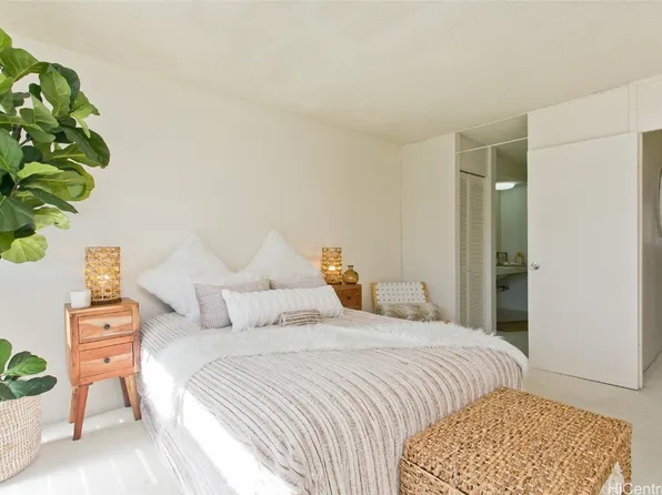 500 University Ave APT 704, Honolulu, HI 96826