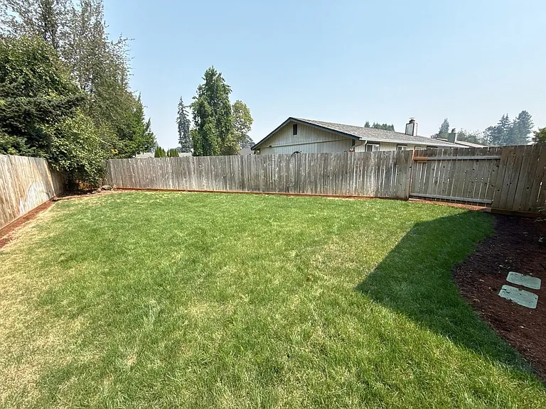 3641 Cherrylawn Ct NE — Photo 28