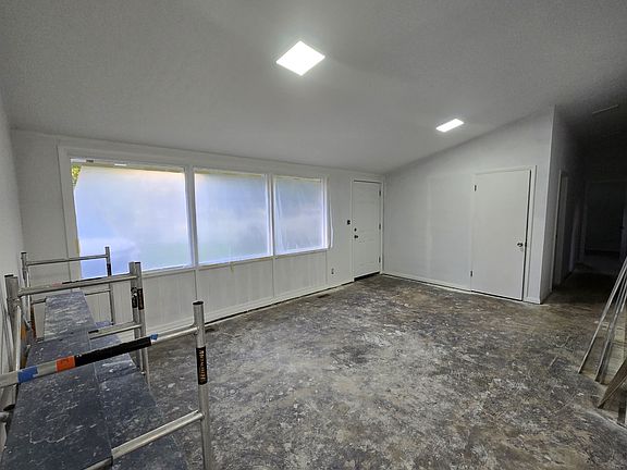 3rd image of 1228 Crescent Dr