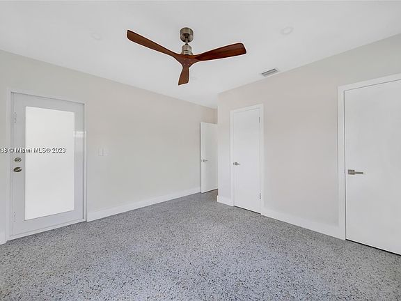 5th image of 11020 NE 10th Ave #11022