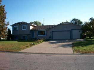 11885 Jonquil St NW, Coon Rapids, MN 55433