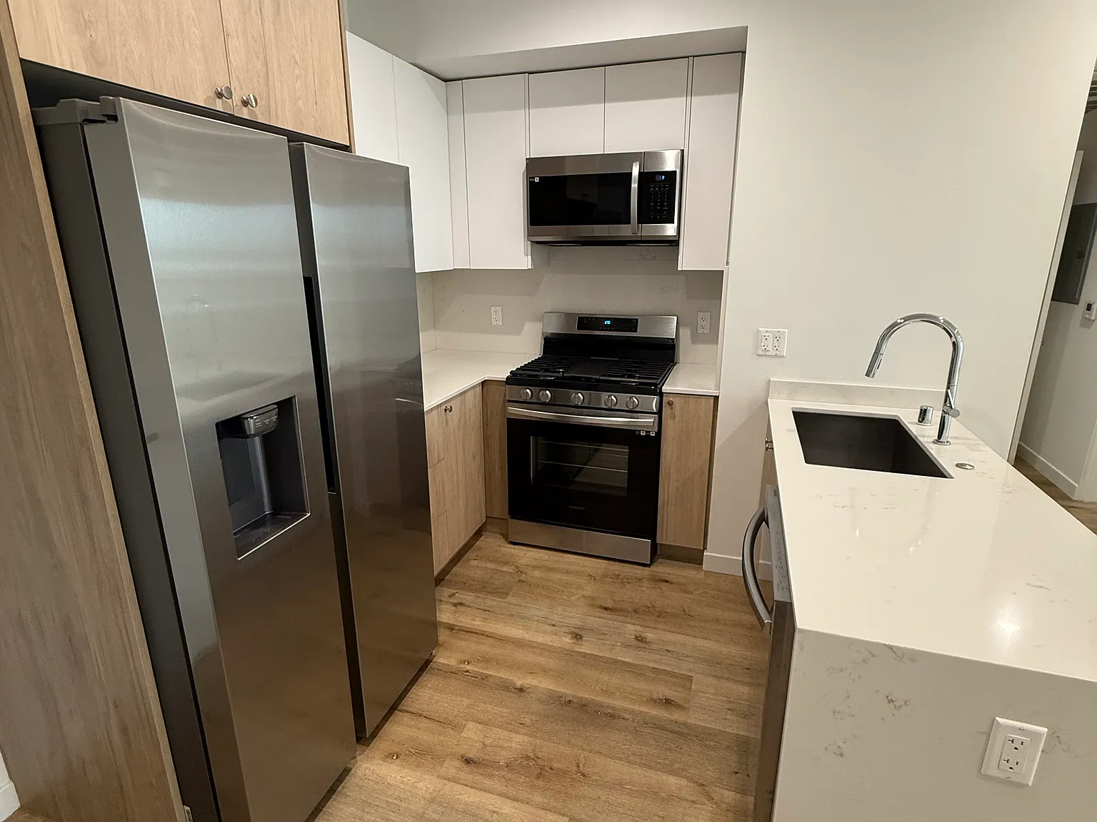 1 bed, 770 sqft, $2,395 — Photo 2