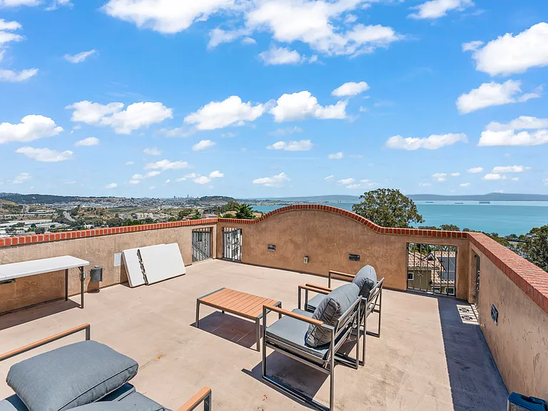 2 San Diego Ct — Photo 7