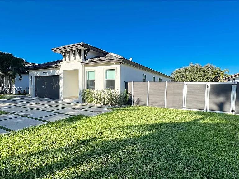 17320 SW 92nd Ct — Photo 1