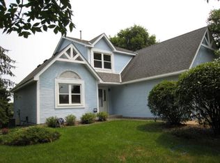 5872 Fernwood St, Shoreview, MN 55126