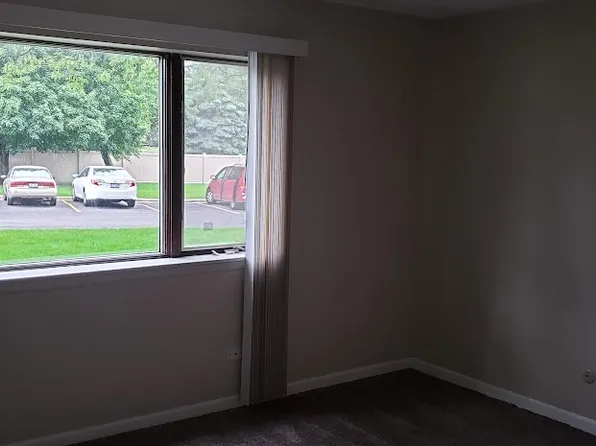 5S100 Pebblewood Ln APT E3, Naperville, IL 60563