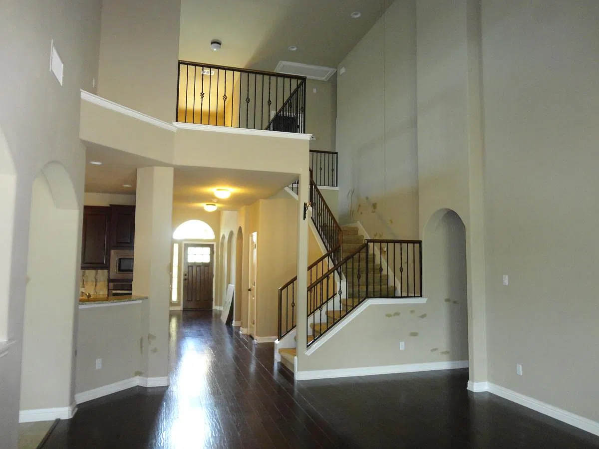4 bed, 2.5 bath, 2700 sqft, $3,300 — Photo 4