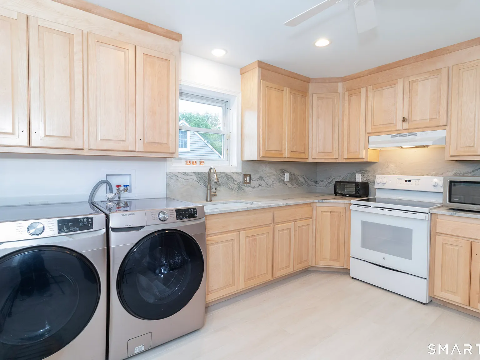 2 bed, 1.0 bath, 896 sqft, $2,500 — Photo 4