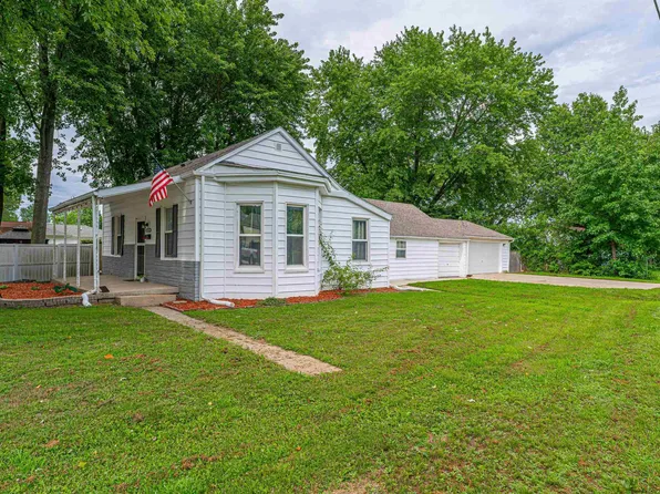 206 N Henderson St, Virden, IL 62690