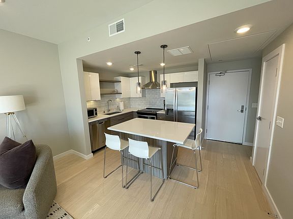 5th image of 476 Enterprise Blvd #210