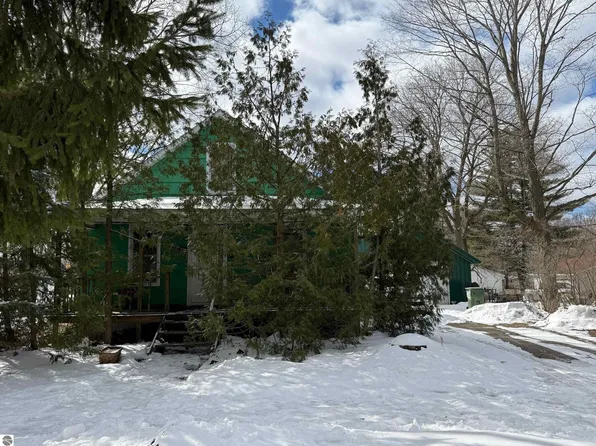 903 Cotey St, Cadillac, MI 49601