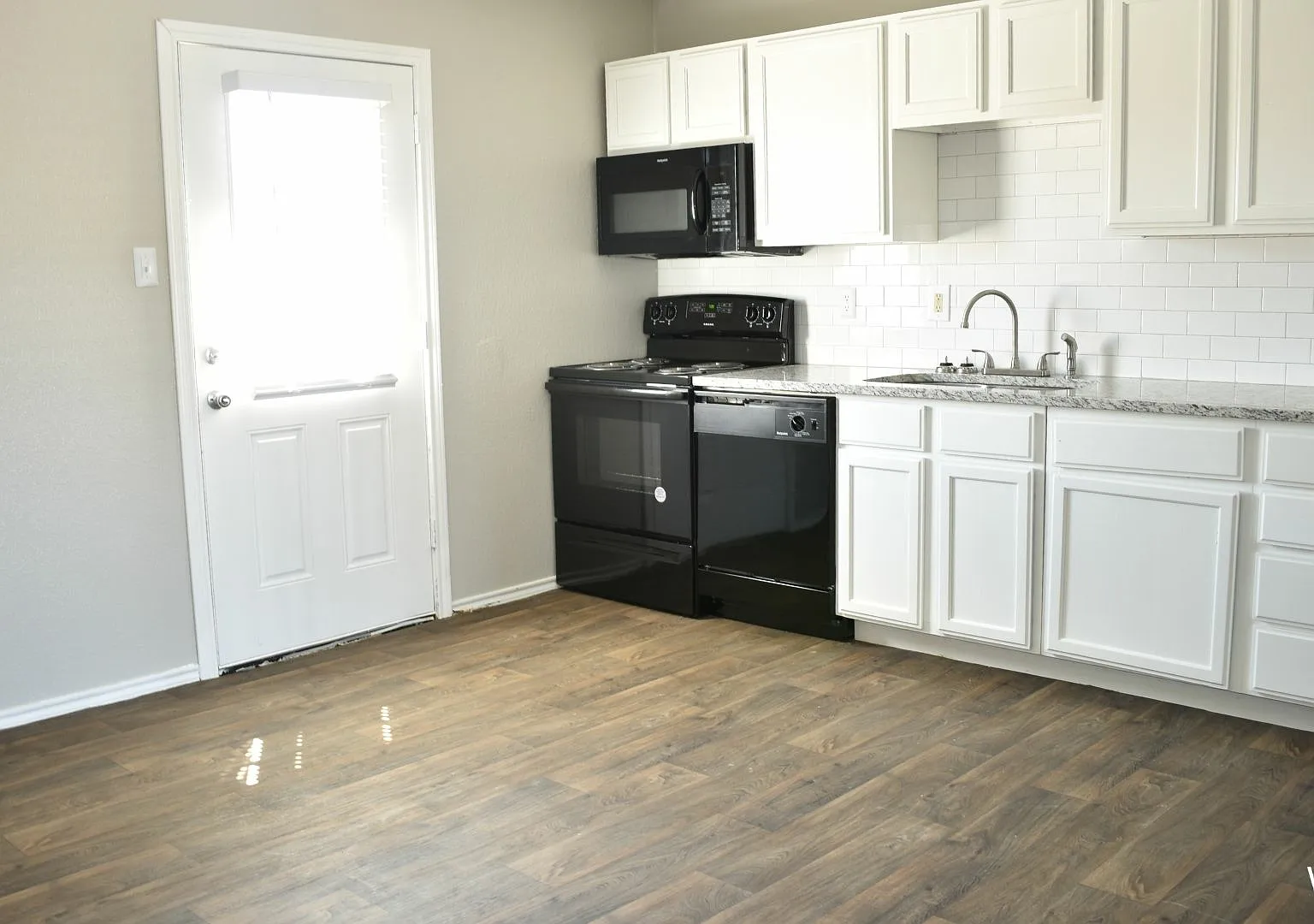 Legendary Apartments — Photo 4