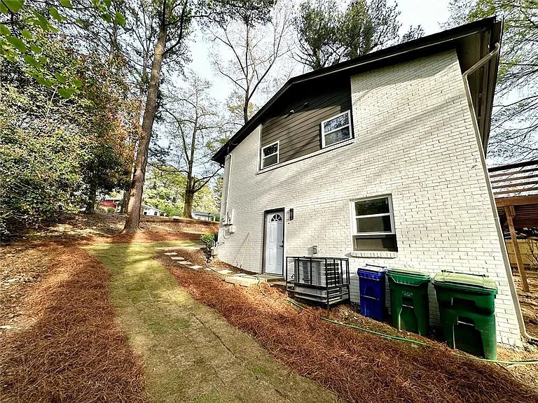 2371 Cresta Dr #2 — Photo 1