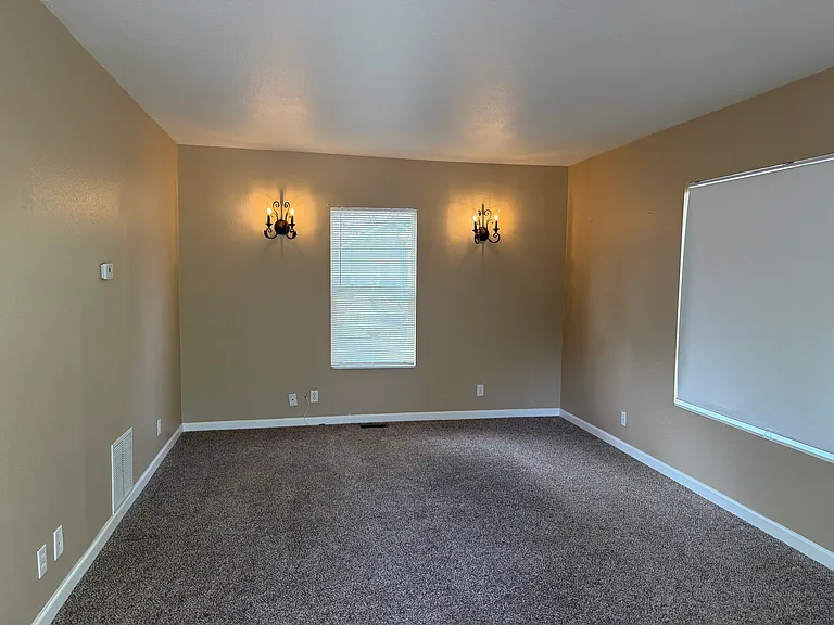 411 1/2 N Spruce St — Photo 2