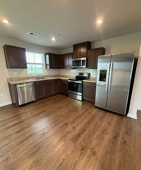 62 Rose Glen Ct — Photo 2