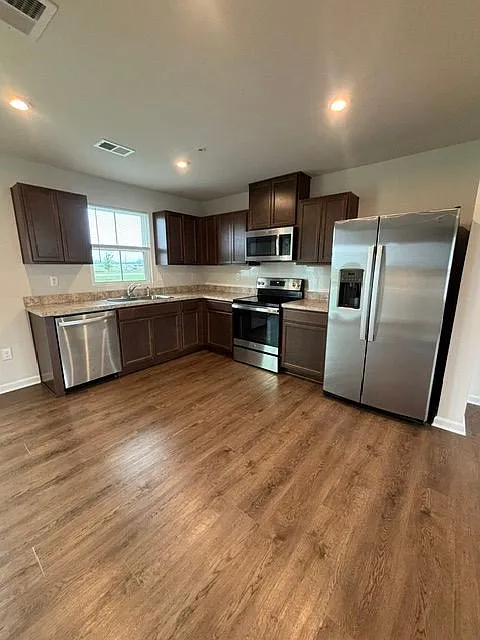 Building Photo - 62 Rose Glen Ct