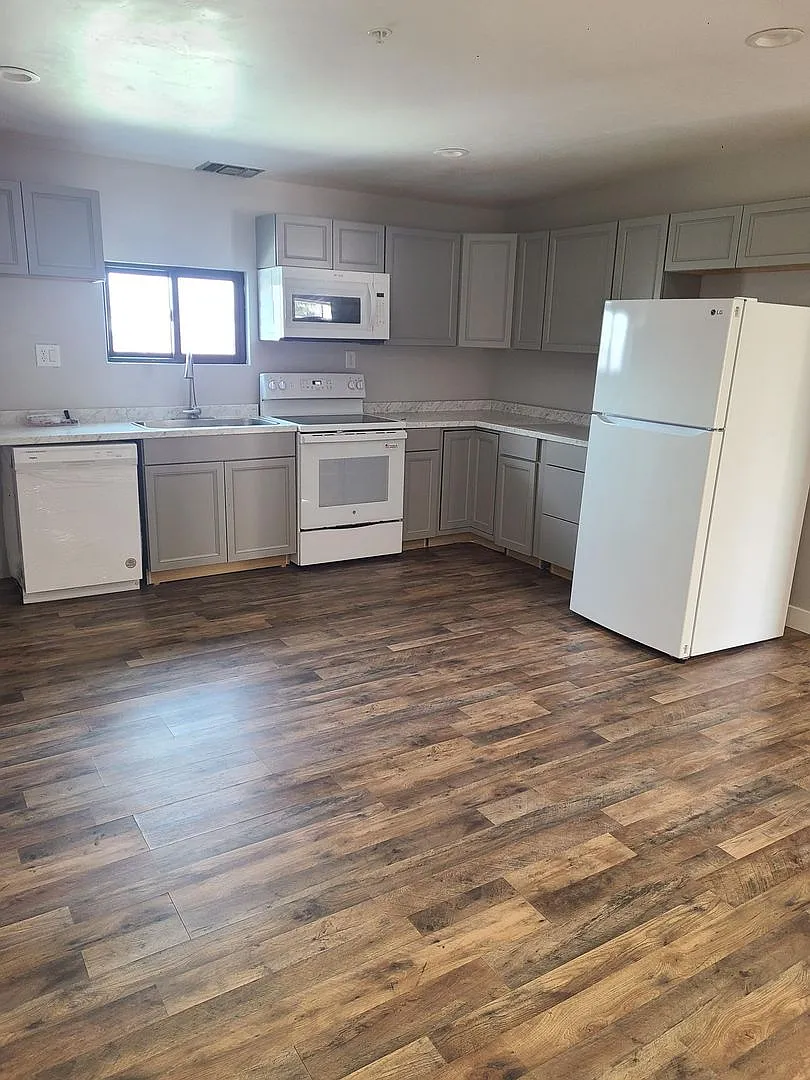 17th St 6 Plex — Photo 3